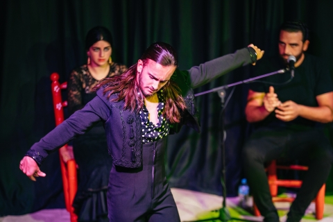 Granada: Flamenco-Show im Tablao La AlboreáGranada: Flamenco-Show im La Alboreá mit Wein und Wurst