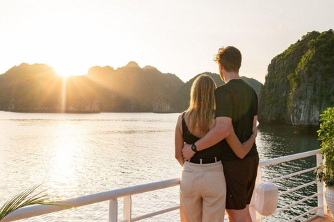 Hanoi/Port : 2-Day Ha Long & Lan Ha Bay on Luxury Cruises Limousine Bus from Hanoi to Ha Long