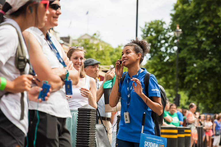 London: Inträde till Buckingham Palace och vaktavlösningUtbyte av hästgardet och rundtur i Buckingham Palace