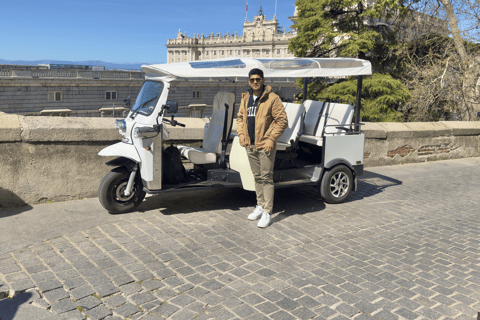Madrid: Private Tuk Tuk Tour with Expert Guide and Panoramic Views The Classics Tour ~ Discover Madrid in 60 minutes from your STARTING POINT!