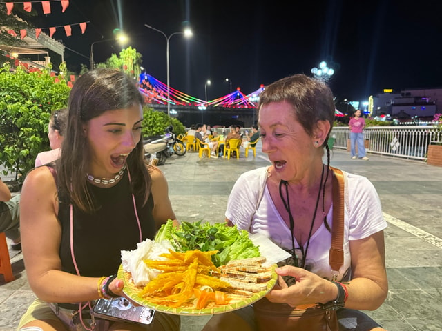 Cao Bang City: Walking/Motor/Car Food Tour with 7+ Tastings