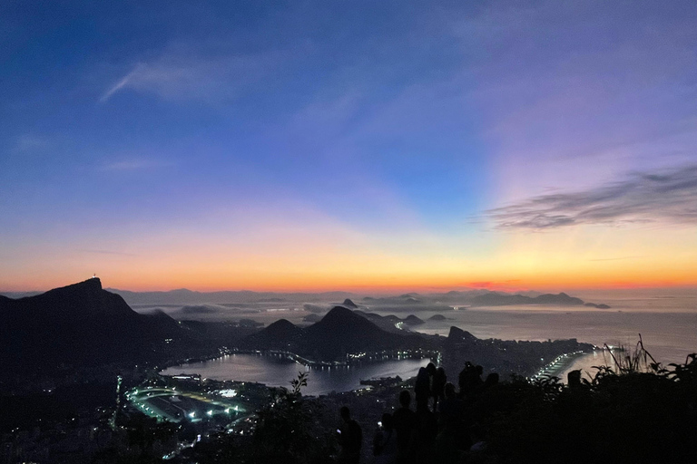 Dois irmãos sunrise hike & drone video