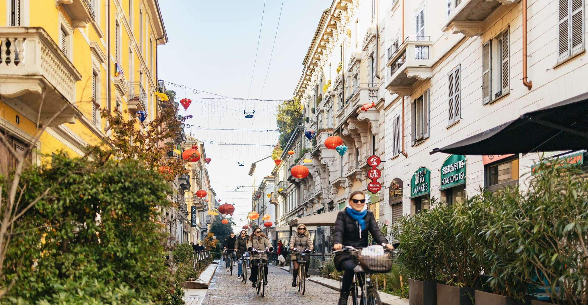 Milan: Hidden Gems Guided Bike Tour Eng and NL