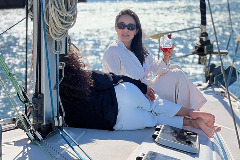 L&#039;heure d&#039;or sur un yacht élégant : Excursion au coucher du soleil à Lagos, Algarve