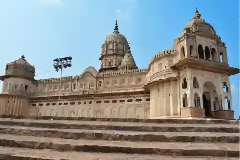 Spiritual Trails of Orchha (Guided Temples Walking Tour)