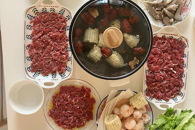 Guangzhou: Dine at Local Home with English Speaking Hosts