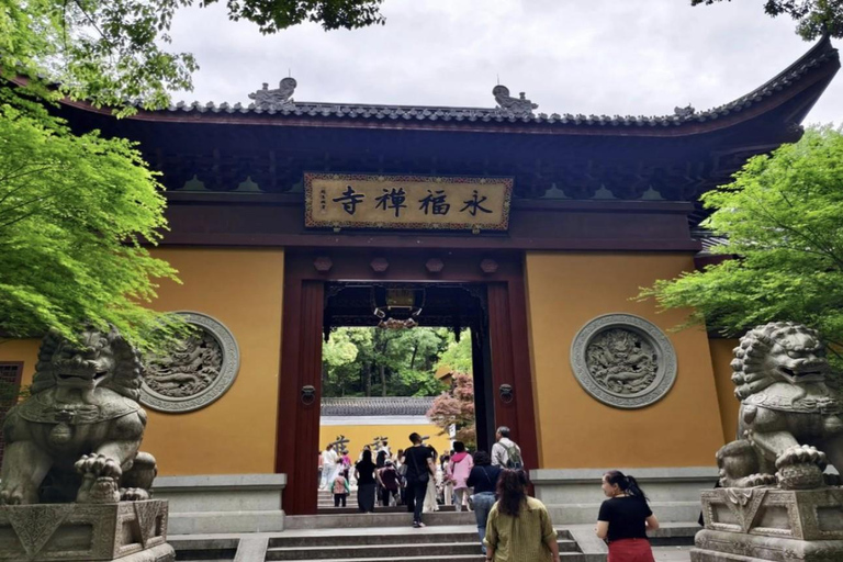 From Shanghai: West Lake Hiking Day Trip with Longjing Tea private tour option