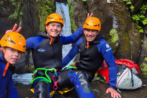 Canyoning en hauteur : circuit de canyoning de niveau moyen à élevéCanyoning de haut niveau : circuit de canyoning de niveau moyen à élevé