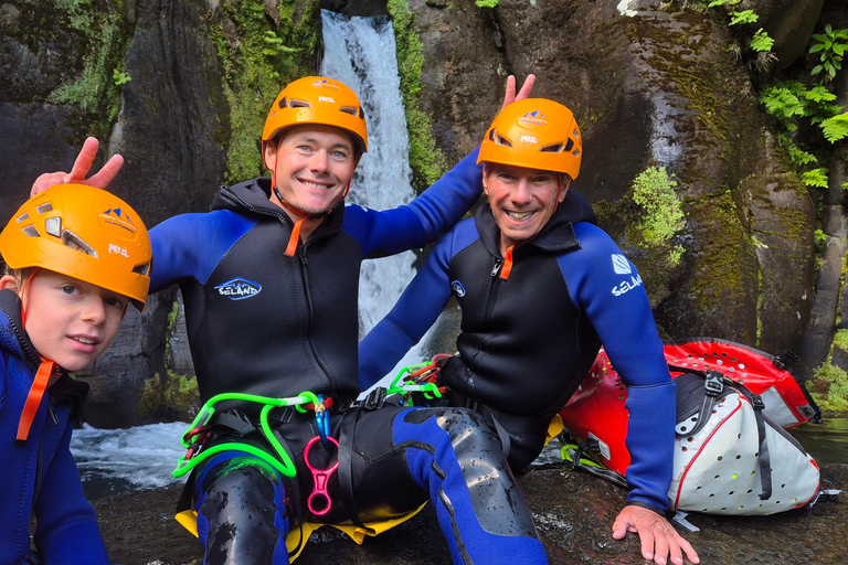 Canyoning en hauteur : circuit de canyoning de niveau moyen à élevéCanyoning de haut niveau : circuit de canyoning de niveau moyen à élevé