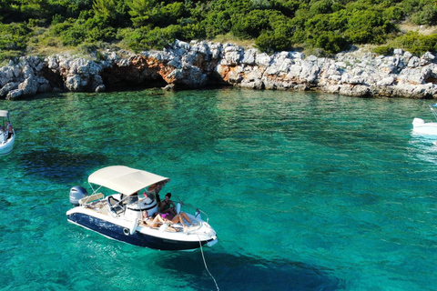 Marina Frapa: tour in barca di 7 grotte con drink e snorkelingMarina Frapa: tour in barca alle 7 grotte con bevande e snorkeling
