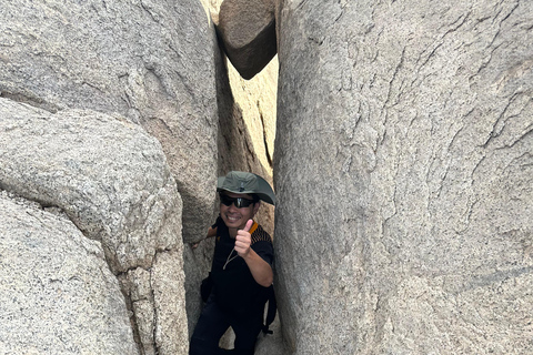 Jeddah: Caminhada na Montanha da Lua e Yoga ao Pôr do Sol