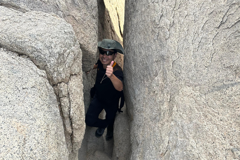 Jeddah: Caminhada na Montanha da Lua e Yoga ao Pôr do Sol