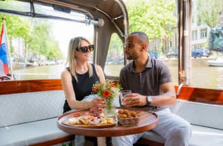 Amsterdam: Kleingruppen-Grachtenfahrt mit Snacks & Getränken