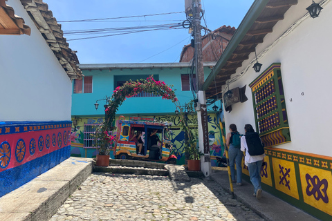 From Medellín: Guatapé and San Rafael 2-Day Adventure