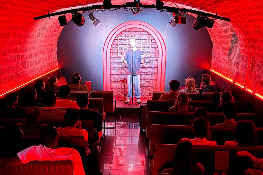 Paris: Stand-up-Show im Red Comedy Club. Foto: GetYourGuide