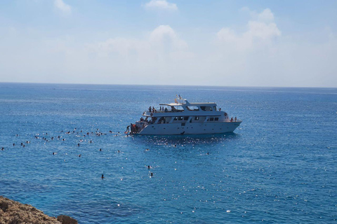 Protaras : Croisière en yacht réservée aux adultes (16+), déjeuner chyprioteCROISIÈRE AVEC TRANSFERT DANS UN CENTRE DE VILLÉGIATURE LOCAL