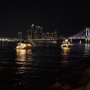 Busan: Gwangalli Beach Night Yoga & Photos Busan: Gwangalli Beach Night Yoga & Photos