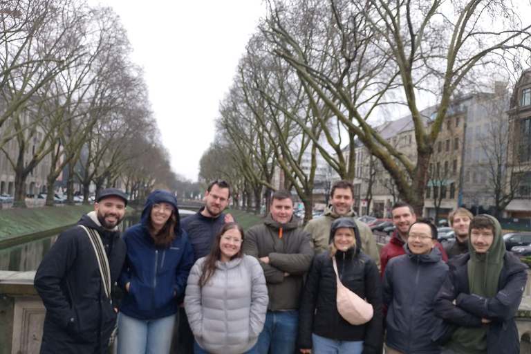 Düsseldorf: Cool Guided City Tour in English or Spanish