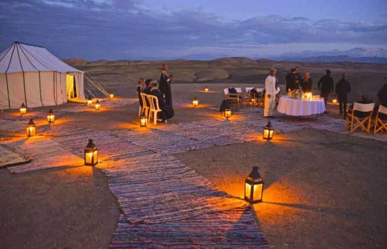 Au départ de Marrakech : Dîner dans le désert d'Agafay avec coucher de soleil - bivouac