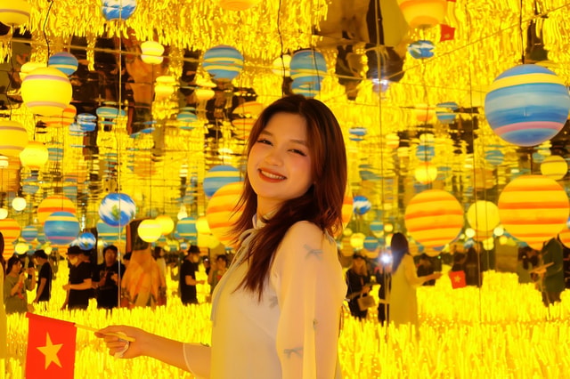 Ho Chi Minh City: Van Gogh Art Experience & Riverside Café