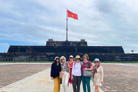 Excursión por la ciudad de Hue con traslado a Hoi An o Danang en coche privadoVisita a la ciudad de Hue con guía