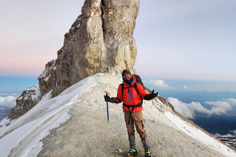 Conquer the summit of the Iztaccihuatl volcano Conquer the Summit of the Iztaccihuatl volcano