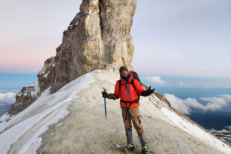 Conquer the summit of the Iztaccihuatl volcano Conquer the Summit of the Iztaccihuatl volcano