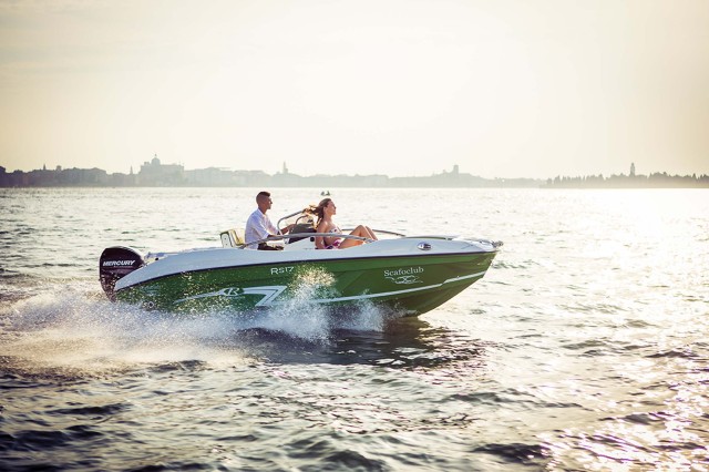 Visit 3 HOURS - RENT MOTORBOAT in Sirmione, Italy