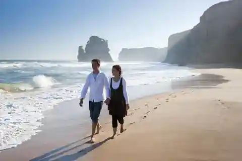 From Melbourne: Reverse Great Ocean Road Day Trip with Lunch