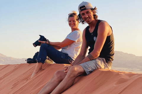 Deserto de Wadi Rum: Excursão de 1 dia em um jipe e almoço tradicional