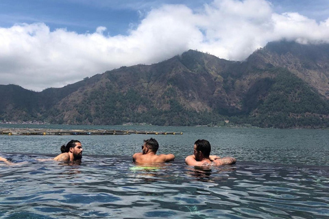 Bali: Mount Batur Jeep Sunrise and Hot Spring All InclusiveTour particular de jipe com traslado