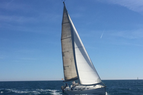 Barcelona: Exclusive Private Sailing Boat Cruise Barcelona: 2h Exclusive Sailing Boat Private Cruise