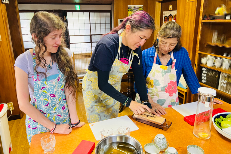 Cours de cuisine japonaise à Osaka : Tempura authentique et soupe Miso