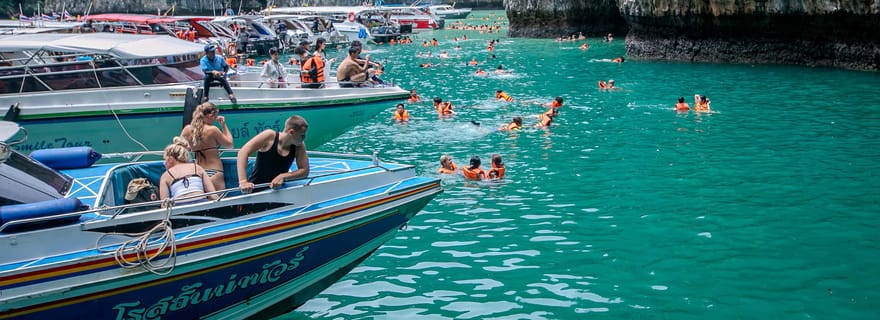 Phi Phi : tôt le matin, bateau rapide vers la baie de Maya