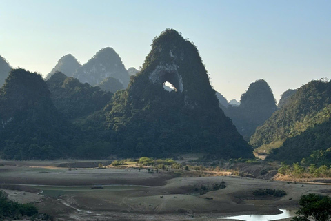 De Ha Noi: 2 dias de Trekking na Montanha do Olho de Anjo e de mota