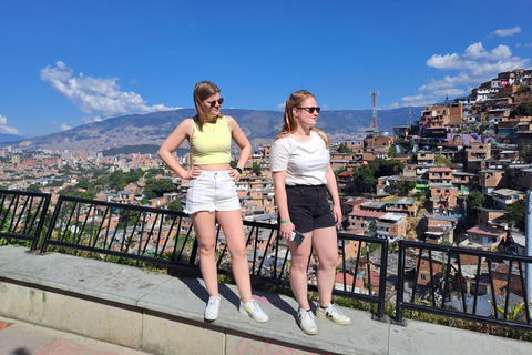 Medellín: Private City Tour and Comuna 13 Tour