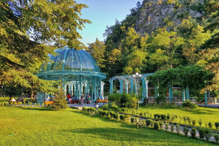 Tbilisi: Borjomi, Bakuriani & Kukushka Train Tour