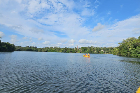 Hikkaduwa: Rathgama Lagoon Kayaking and Fish Therapy Tour