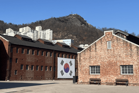 Sangre, Lágrimas e Independencia: Recorrido por la Oscura Historia Colonial de CoreaTour a pie en grupo, encuentro en la salida 5 de la estación de Dongnimmun 9:30 h