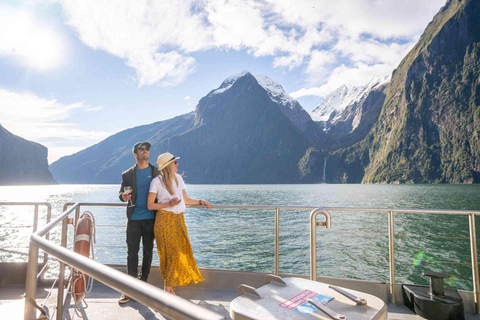 Queenstown: Milford Sound Premium Tour with Cruise Milford Sound Premium Tour with Cruise including lunch