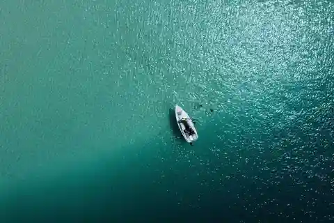 Bacalar: Lagoon Sailing Tour with Snacks and Drinks