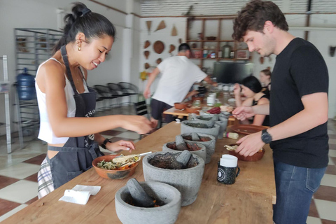 Prepara un Mole Oaxaqueño por una Cocinera Tradicional.