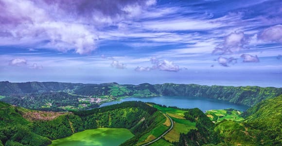 Sete Cidades & Mosteiros: S. Miguel West Coast Tour & Lunch