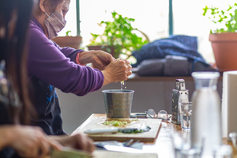 Athènes : Visite du marché alimentaire et cours de cuisine avec vinAthènes : Cours de cuisine de 4 heures avec visite du marché