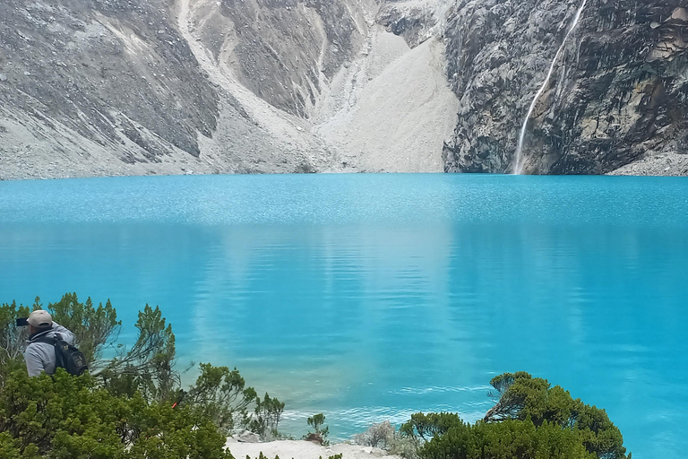 Huaraz: Laguna 69 Guided Hike in Huascarán National Park