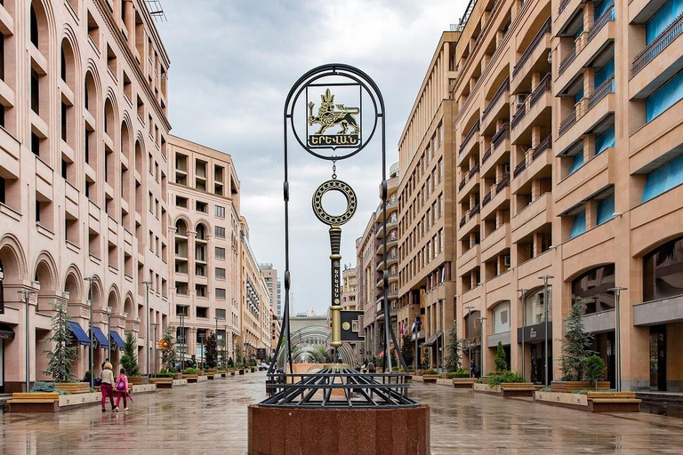 Yerevan: Guided Walking Tour with Vernissage Market Visit