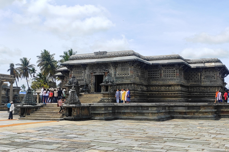 From Bangalore: 2-Day Chikkamagaluru: Temples & Safari