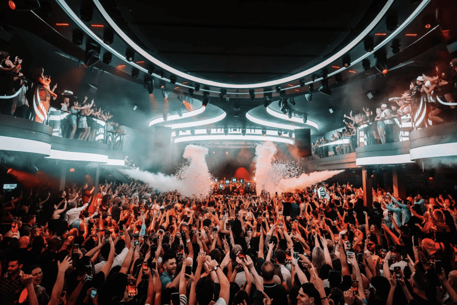 Las Vegas: VIP-Clubtour mit Spielen, offener Bar & Partybus. Foto: GetYourGuide Las Vegas: VIP-Clubtour mit Spielen, offener Bar & Partybus. Foto: GetYourGuide