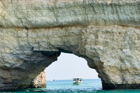 Muscat: Bandar Khairan Boat Trip with Snorkeling and Snacks