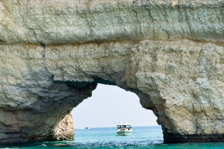 Muscat: Bandar Khairan Boat Trip with Snorkeling and Snacks
